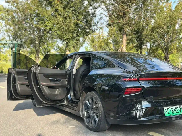 Xpeng P7 — Фото автомобиля 12
