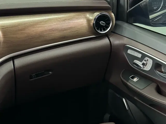 Mercedes-Benz V-Class — Фото автомобиля 8