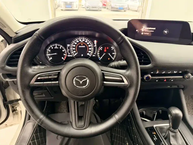 Mazda Axela — Фото автомобиля 13