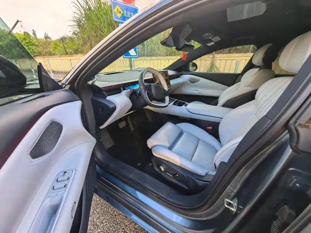 Lynk & Co Z10 — Фото автомобиля 3