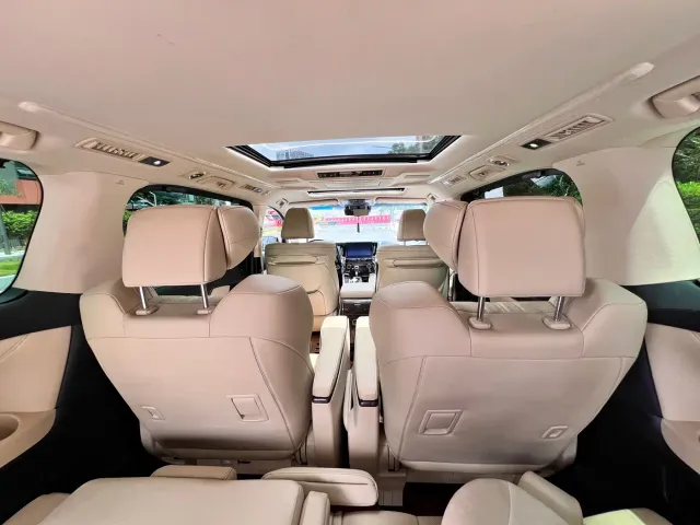 Toyota Alphard — Фото автомобиля 18