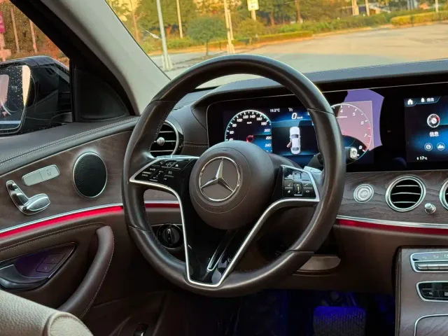 Mercedes-Benz E-Class — Фото автомобиля 13
