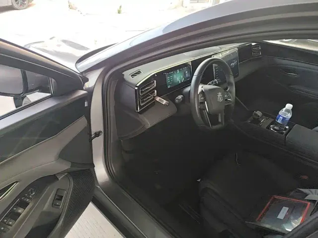 BYD Qin L — Фото автомобиля 15