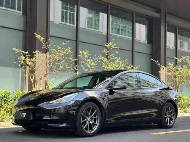 Фотография автомобиля — Tesla Model 3