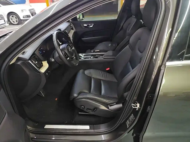 Volvo XC60 — Фото автомобиля 14