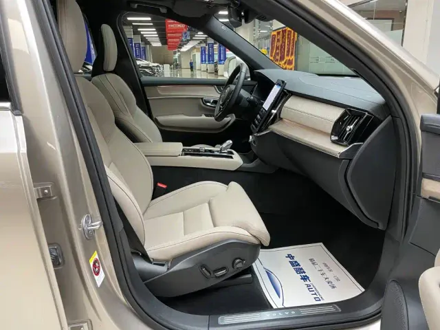 Volvo XC90 — Фото автомобиля 16