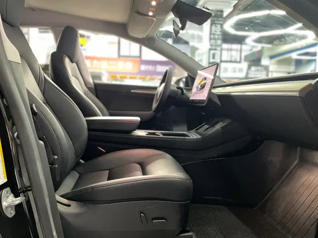 Tesla Model Y — Фото автомобиля 13