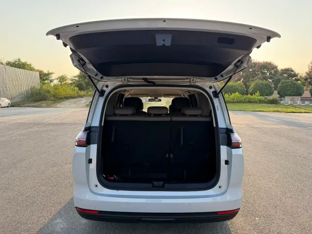 Wuling Starlight 730 — Фото автомобиля 13