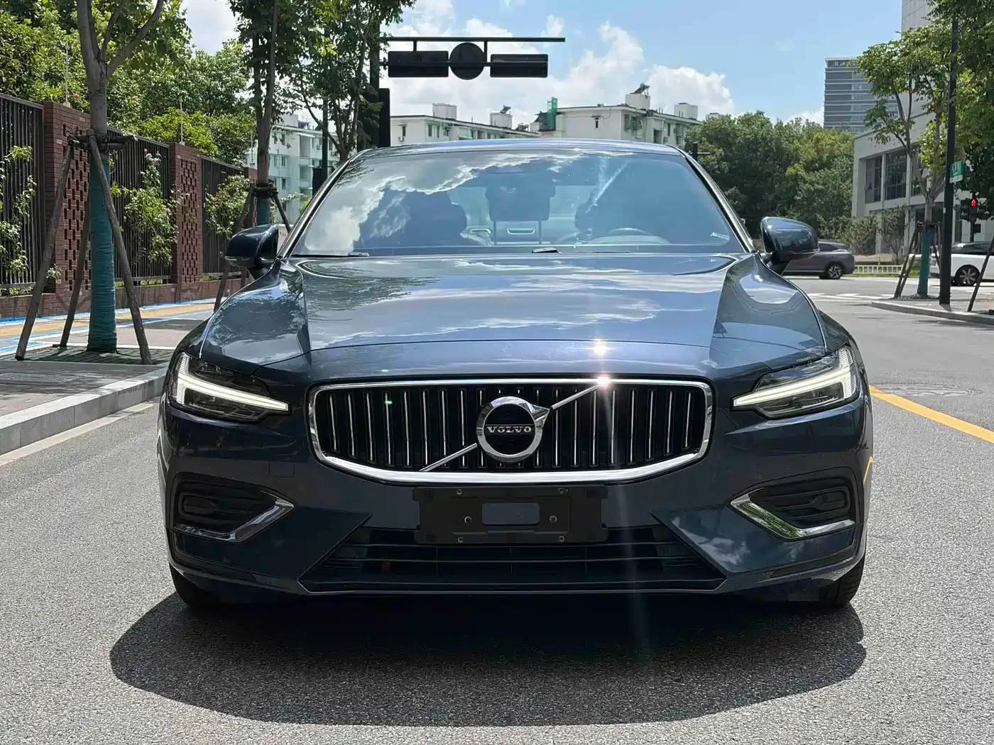 Volvo Volvo S60 2022 B4 Smart Comfort Luxury Edition — Фото автомобиля 2