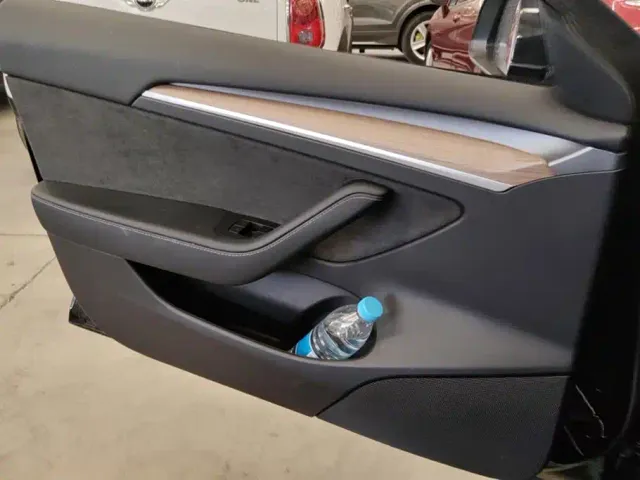 Tesla Model 3 — Фото автомобиля 7