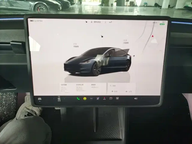 Tesla Model 3 — Фото автомобиля 12