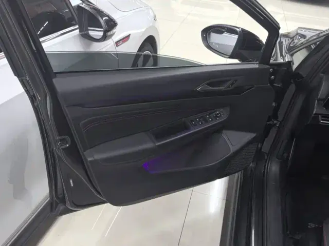 Volkswagen Golf GTI — Фото автомобиля 7