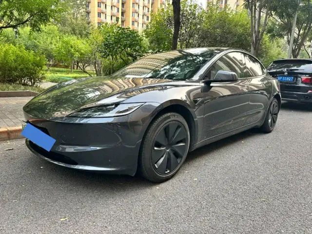 Tesla Model 3 — Фото автомобиля 2