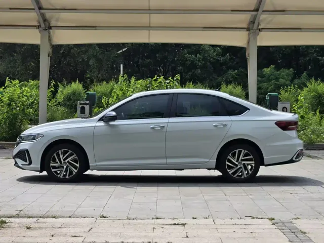 Volkswagen Lavida — Фото автомобиля 3