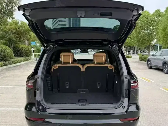 Li Auto ONE — Фото автомобиля 7