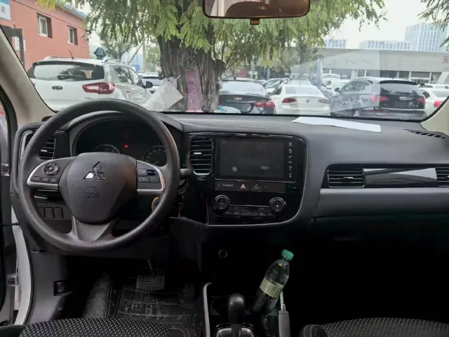 Mitsubishi Outlander — Фото автомобиля 4