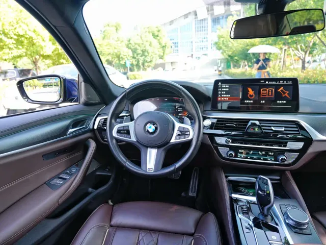 BMW 5 Series — Фото автомобиля 10