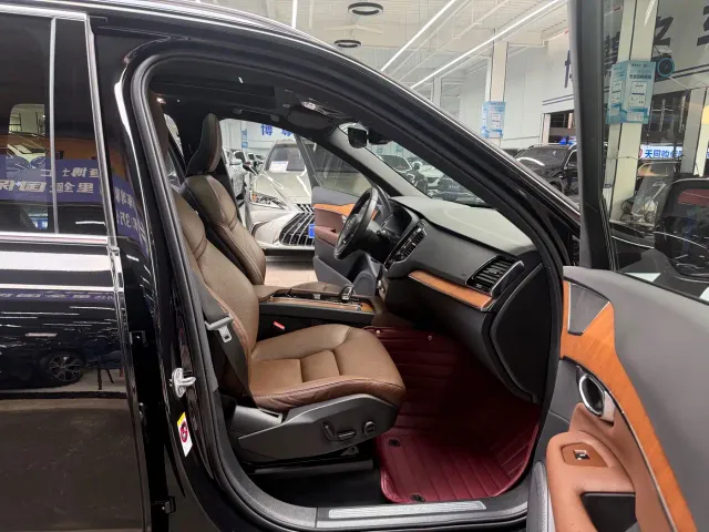 Volvo XC90 — Фото автомобиля 16
