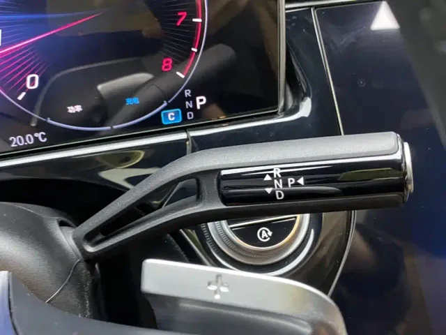 Mercedes-Benz E-Class — Фото автомобиля 20