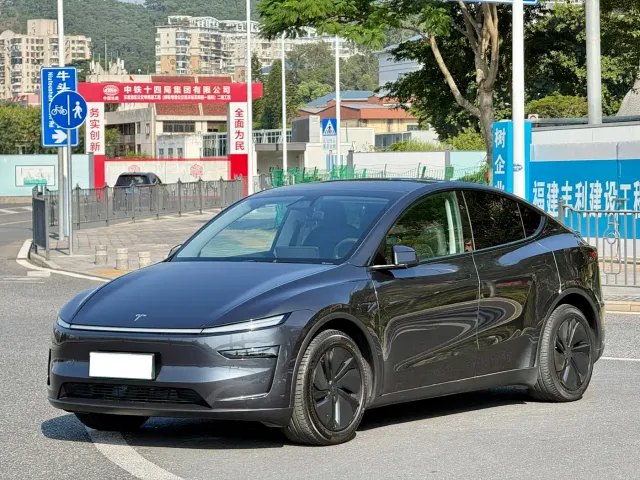 Фотография автомобиля — Tesla Model Y