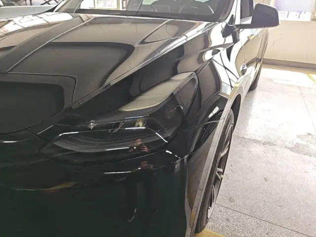 Tesla Model Y — Фото автомобиля 23