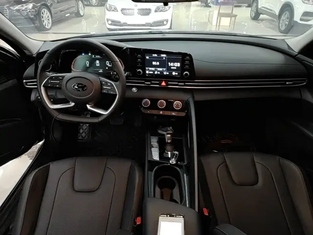Hyundai Elantra — Фото автомобиля 9