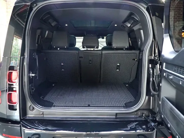 Land Rover Defender — Фото автомобиля 11