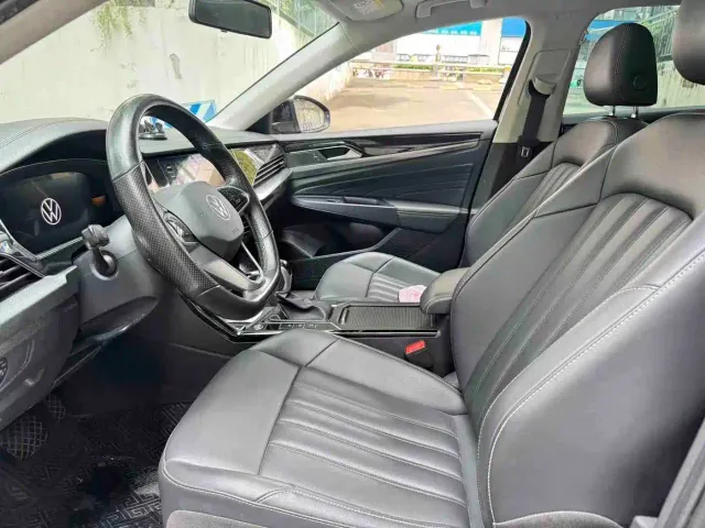 Volkswagen Passat — Фото автомобиля 11