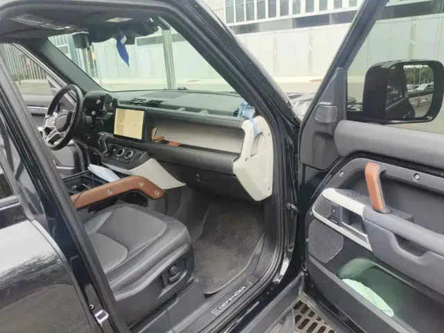 Land Rover Defender — Фото автомобиля 13