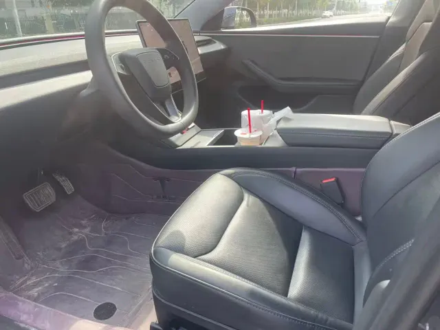 Tesla Model 3 — Фото автомобиля 4