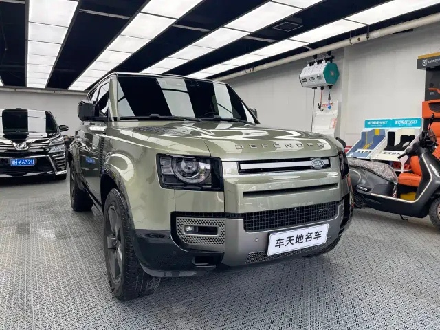 Land Rover Defender — Фото автомобиля 2