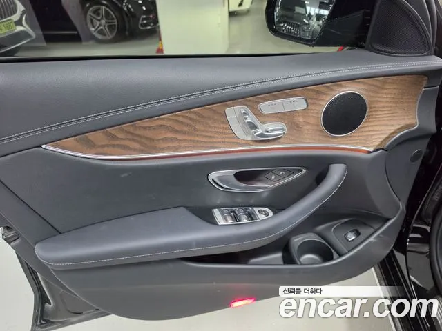 Mercedes-Benz E-Class — Фото автомобиля 15