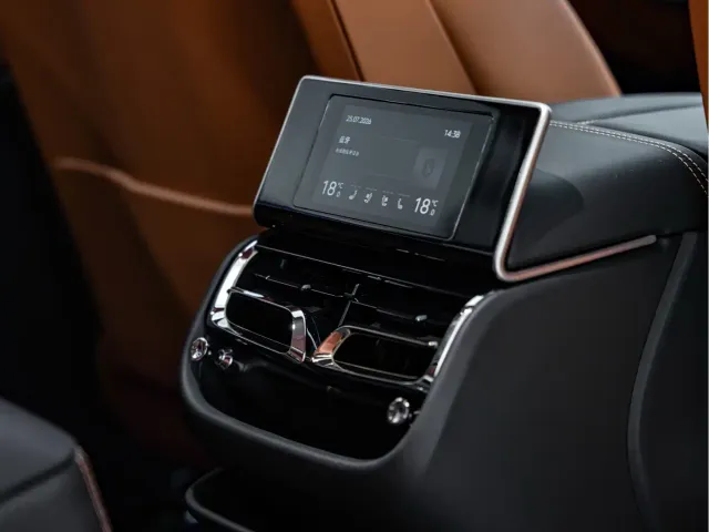 Bentley Flying Spur — Фото автомобиля 11