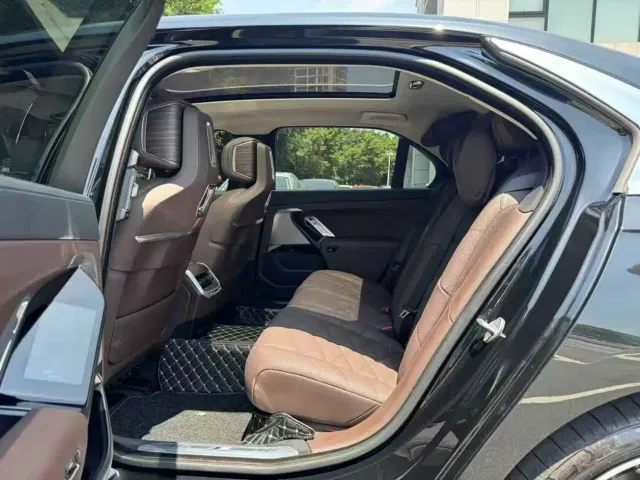 BMW 7 Series — Фото автомобиля 6