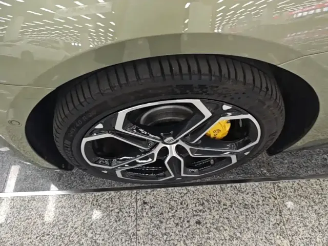 Xiaomi SU7 — Фото автомобиля 24