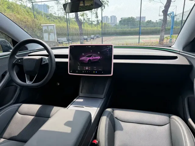 Tesla Model 3 — Фото автомобиля 6