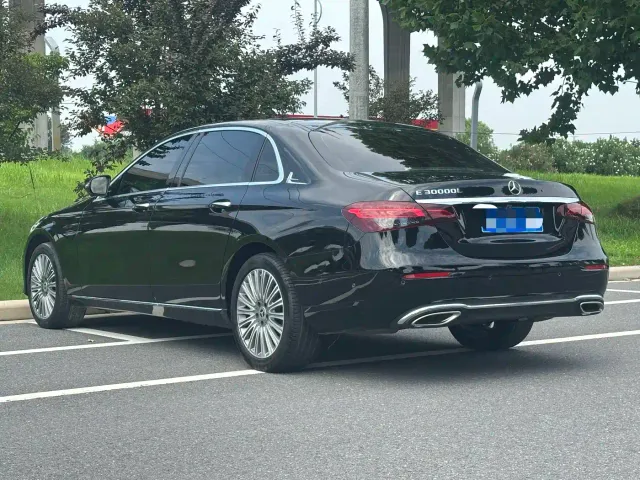 Mercedes-Benz E-Class — Фото автомобиля 10