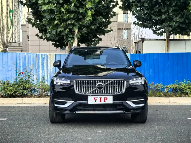 Volvo XC90 — Фото автомобиля 2