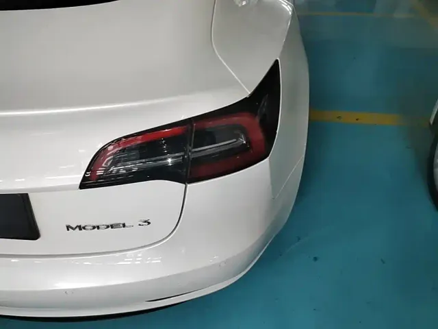 Tesla Model 3 — Фото автомобиля 7