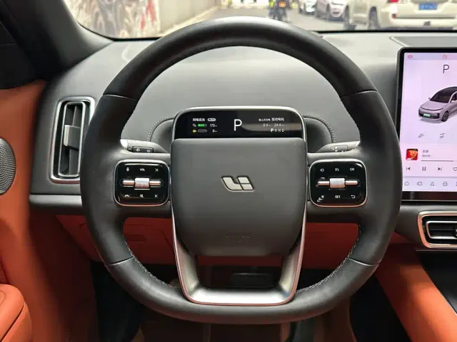 Li Auto L8 — Фото автомобиля 12