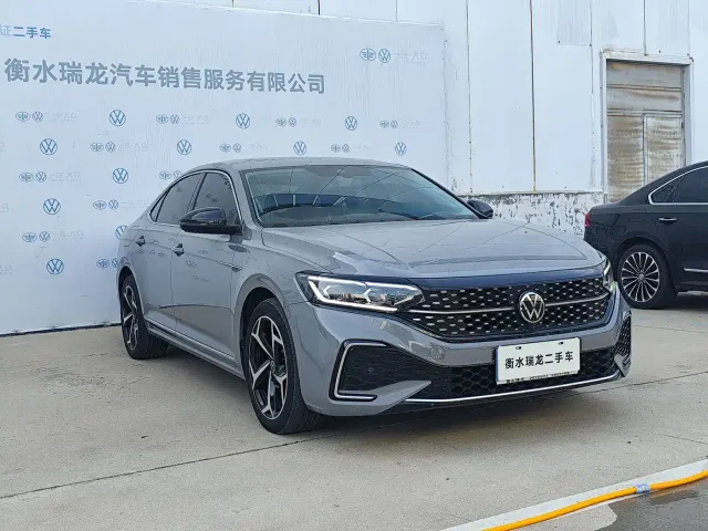 Volkswagen Passat — Фото автомобиля 2