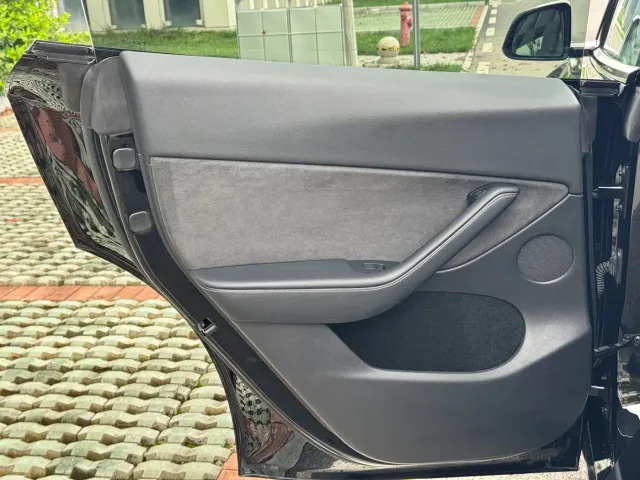 Tesla Model Y — Фото автомобиля 23