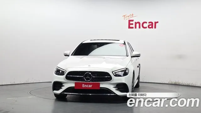Mercedes-Benz E-Class — Фото автомобиля 3
