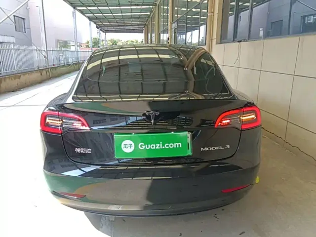 Tesla Model 3 — Фото автомобиля 5
