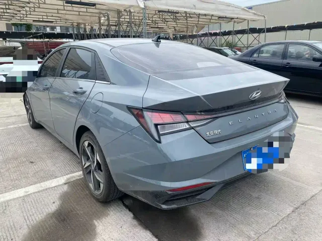 Hyundai Elantra — Фото автомобиля 3