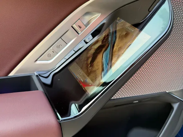 BMW i7 — Фото автомобиля 10