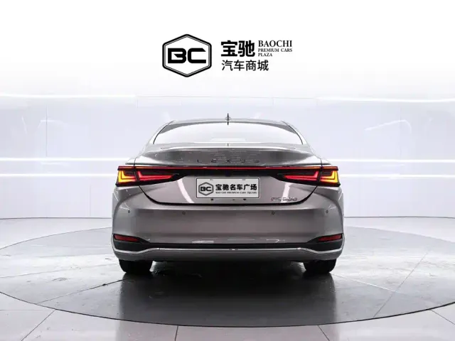 Lexus ES — Фото автомобиля 4
