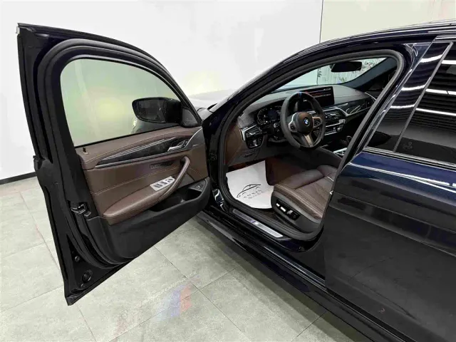 BMW 5 Series — Фото автомобиля 5