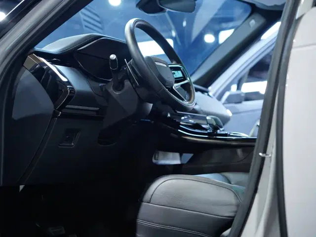 Land Rover Range Rover Sport — Фото автомобиля 13