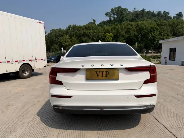 Volvo S60 — Фото автомобиля 8
